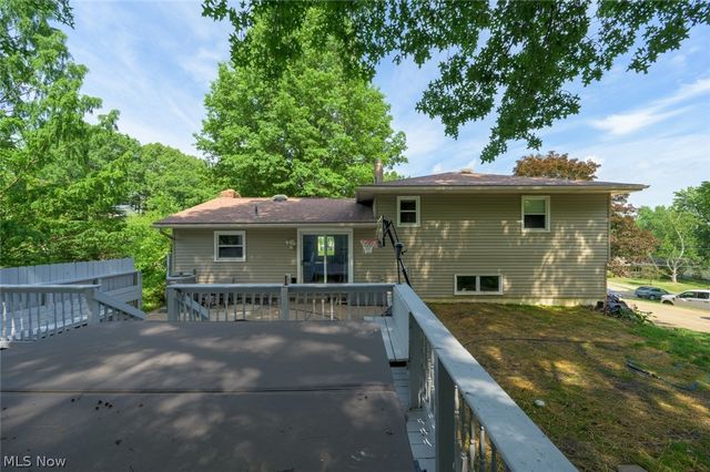 8560 Glennridge Avenue NW, Clinton, OH 44216