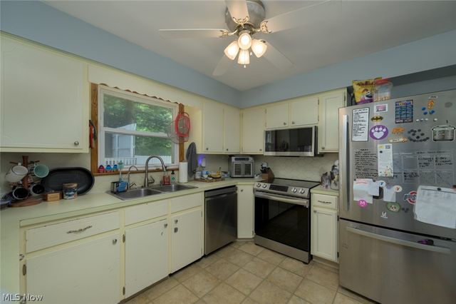 8560 Glennridge Avenue NW, Clinton, OH 44216