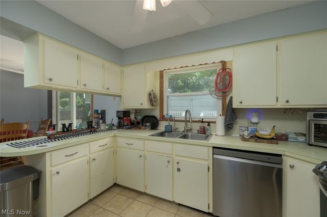 8560 Glennridge Avenue NW, Clinton, OH 44216