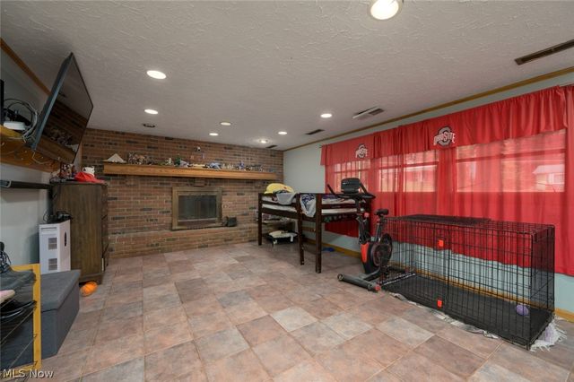 8560 Glennridge Avenue NW, Clinton, OH 44216