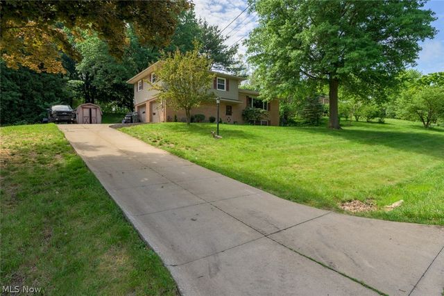 8560 Glennridge Avenue NW, Clinton, OH 44216