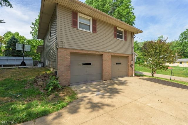 8560 Glennridge Avenue NW, Clinton, OH 44216