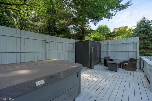8560 Glennridge Avenue NW, Clinton, OH 44216