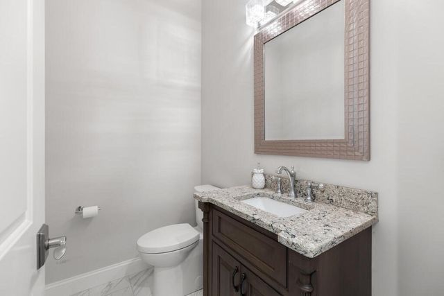 10 Fox Hill Rd, Newton, MA 02459