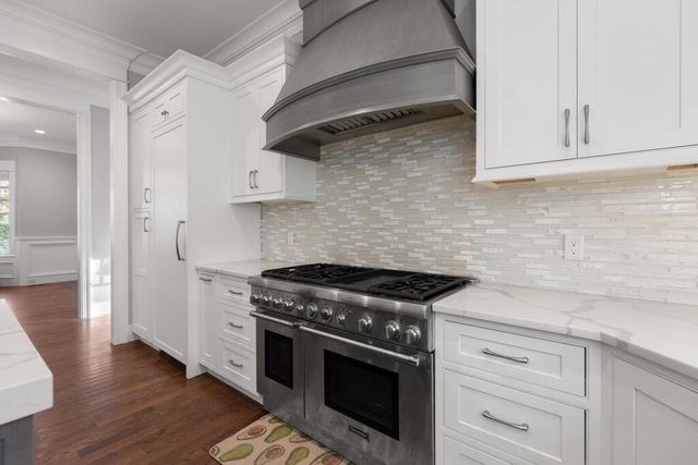 10 Fox Hill Rd, Newton, MA 02459