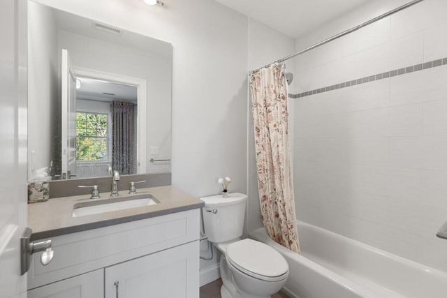 10 Fox Hill Rd, Newton, MA 02459
