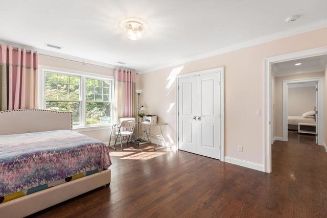 10 Fox Hill Rd, Newton, MA 02459