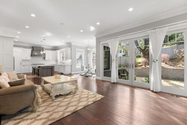 10 Fox Hill Rd, Newton, MA 02459
