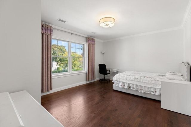 10 Fox Hill Rd, Newton, MA 02459