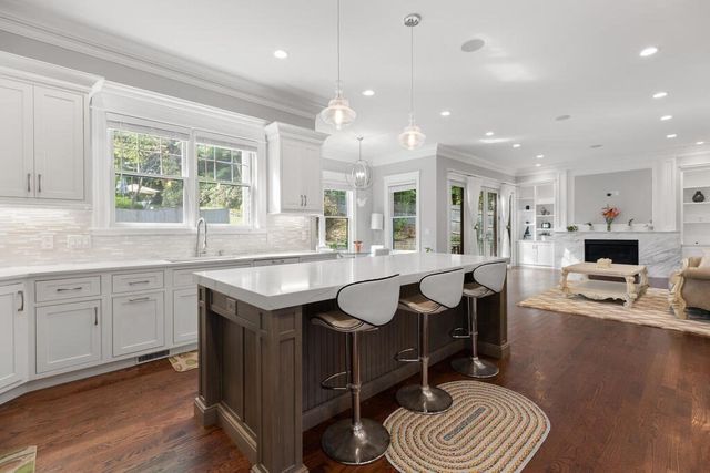 10 Fox Hill Rd, Newton, MA 02459