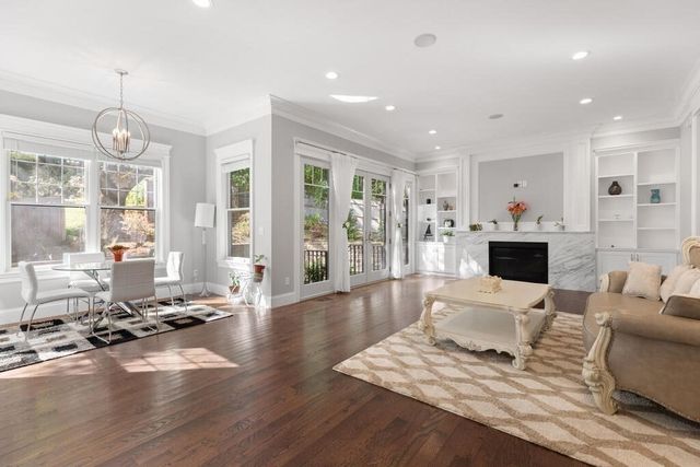 10 Fox Hill Rd, Newton, MA 02459