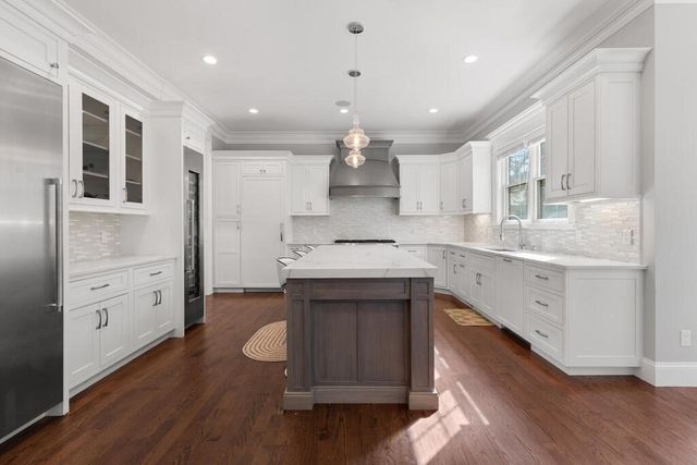 10 Fox Hill Rd, Newton, MA 02459