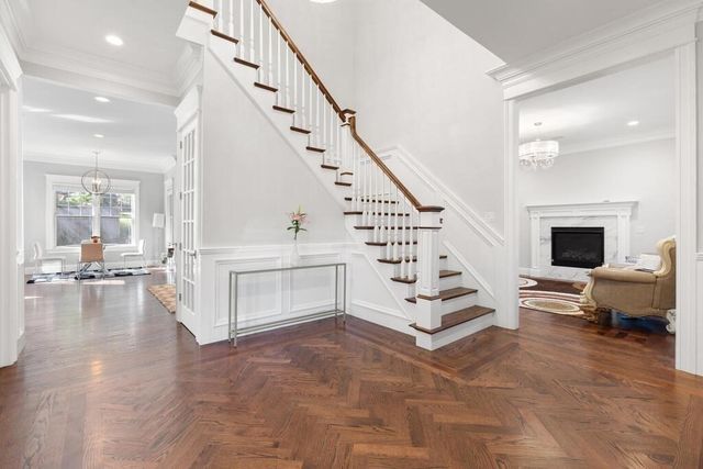 10 Fox Hill Rd, Newton, MA 02459