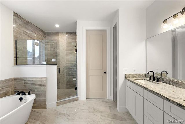 24388 Sawgrass Drive, Macomb Township, MI 48042