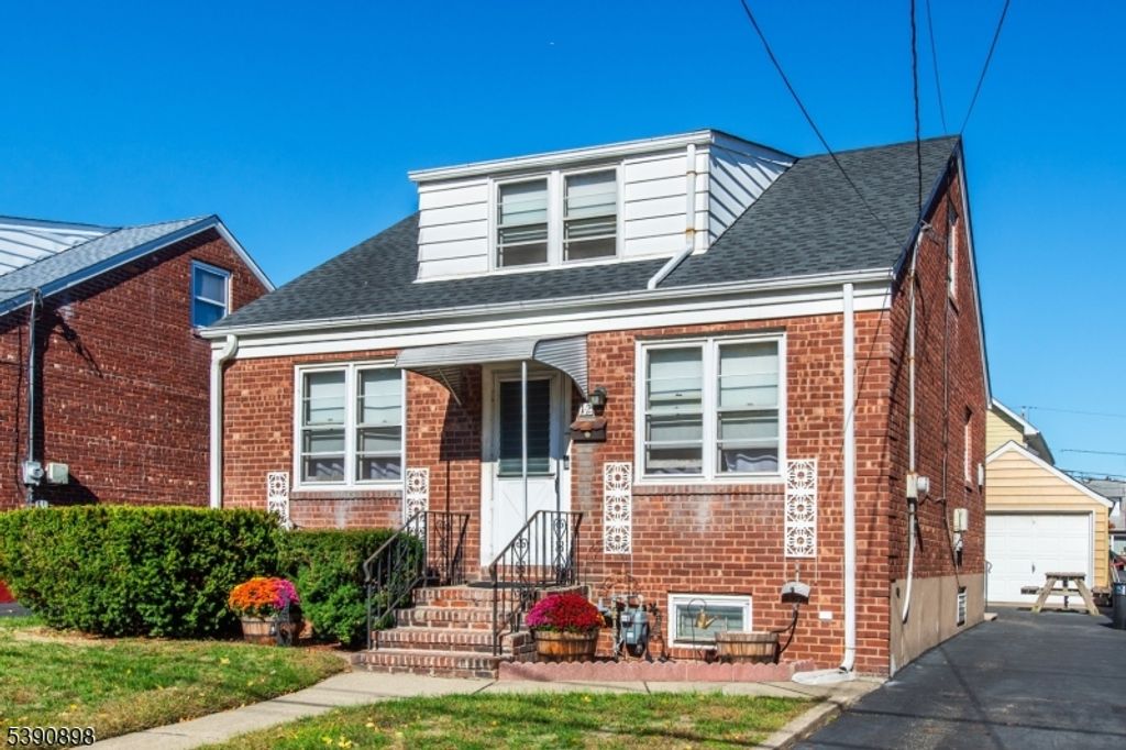 14 Hobart Pl, Clifton City, NJ 07011