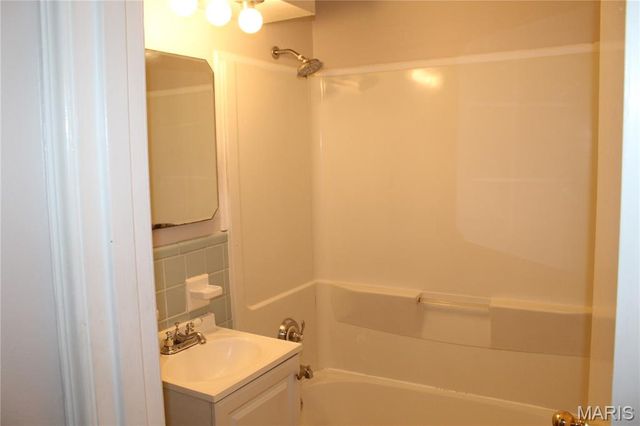 9714 Echo Lane, Overland, MO 63114