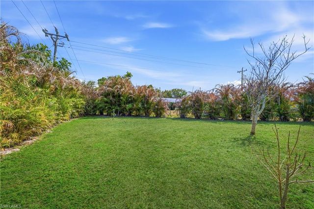 734 Knotty Pine CIR, North Fort Myers, FL 33917