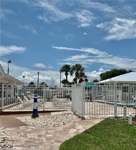 734 Knotty Pine CIR, North Fort Myers, FL 33917