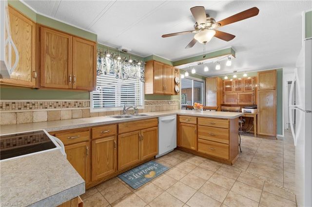 734 Knotty Pine CIR, North Fort Myers, FL 33917