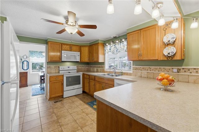 734 Knotty Pine CIR, North Fort Myers, FL 33917