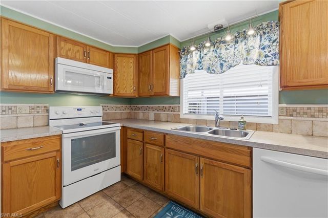 734 Knotty Pine CIR, North Fort Myers, FL 33917