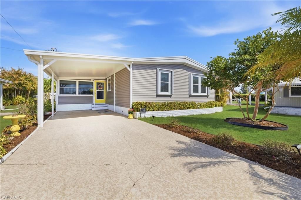 734 Knotty Pine CIR, North Fort Myers, FL 33917