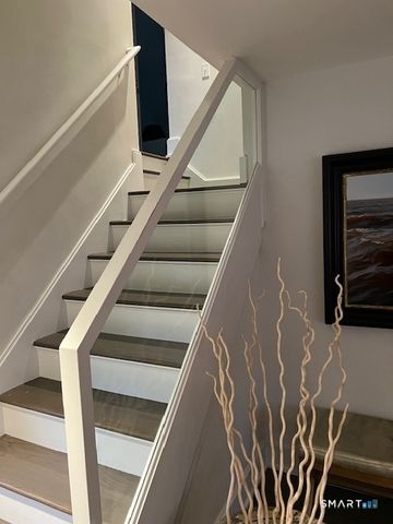 12 Murvon Court, Westport, CT 06880