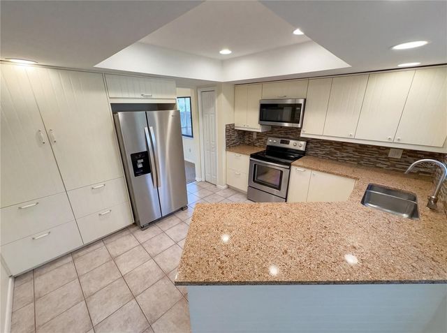 16116 GARDENDALE DRIVE, Tampa, FL 33624