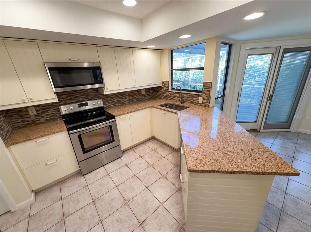 Image 12 of property listing at 16116 GARDENDALE DRIVE, Tampa, FL 33624