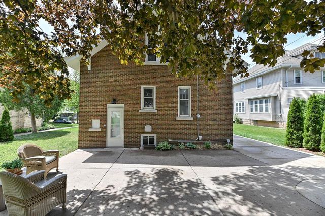 1640 N 69th STREET, Wauwatosa, WI 53213