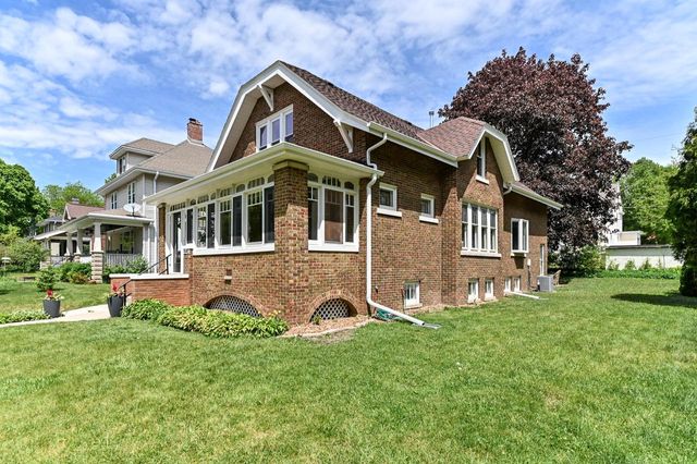 1640 N 69th STREET, Wauwatosa, WI 53213