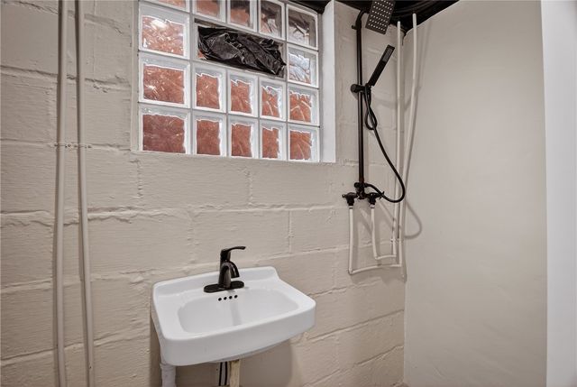 224 Jamaica Ave, West View, PA 15229