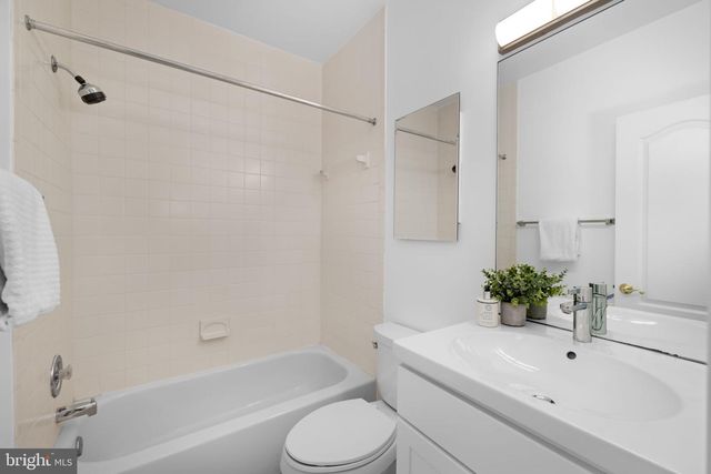 4018 CHANCERY CT NW, Washington, DC 20007