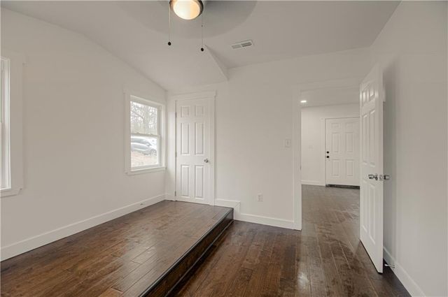 6000 NE 52nd Street, Kansas City, MO 64119