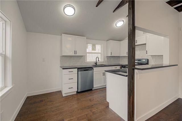 6000 NE 52nd Street, Kansas City, MO 64119