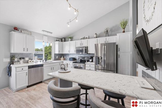 822 Clearwater Drive, Papillion, NE 68046