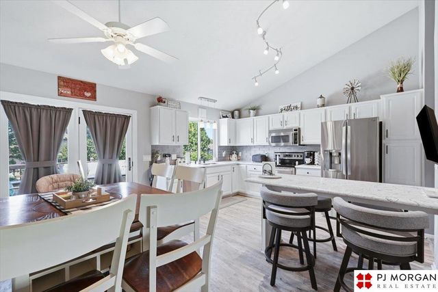 822 Clearwater Drive, Papillion, NE 68046