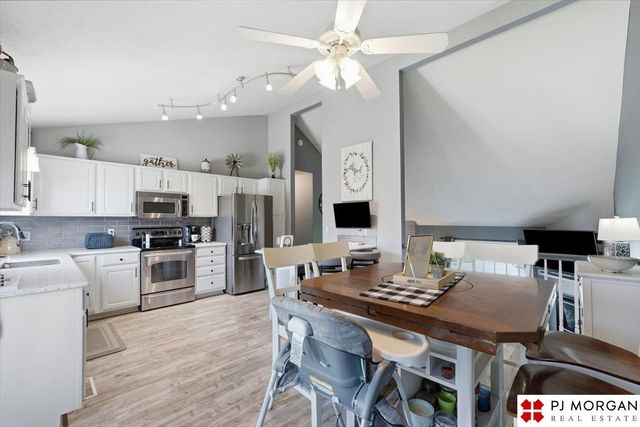822 Clearwater Drive, Papillion, NE 68046