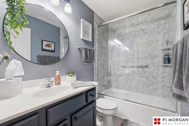 822 Clearwater Drive, Papillion, NE 68046