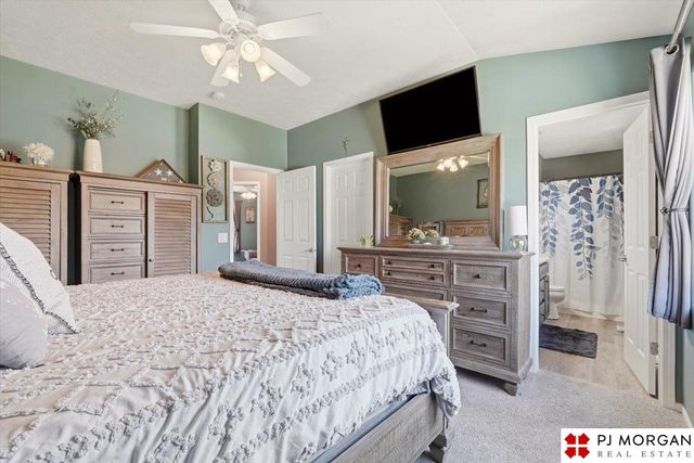 822 Clearwater Drive, Papillion, NE 68046