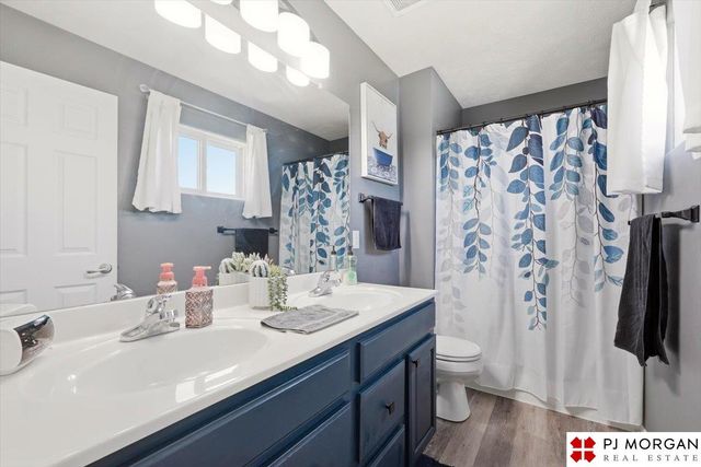 822 Clearwater Drive, Papillion, NE 68046