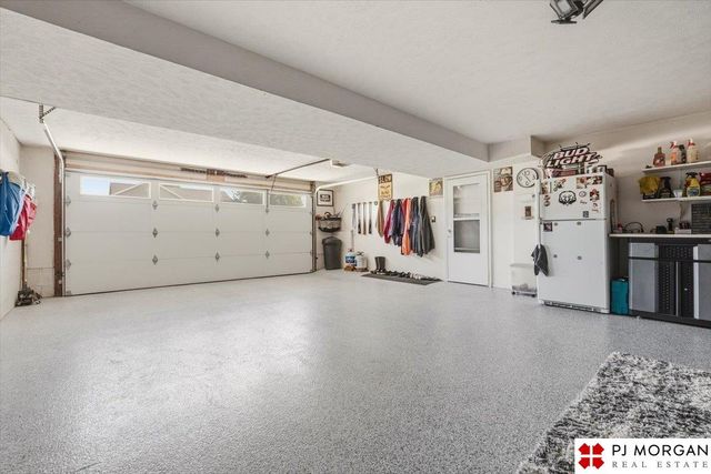 822 Clearwater Drive, Papillion, NE 68046
