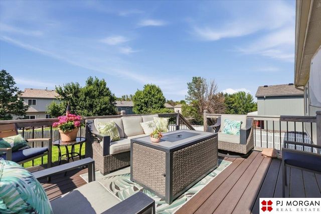 822 Clearwater Drive, Papillion, NE 68046