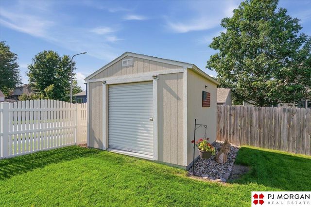 822 Clearwater Drive, Papillion, NE 68046