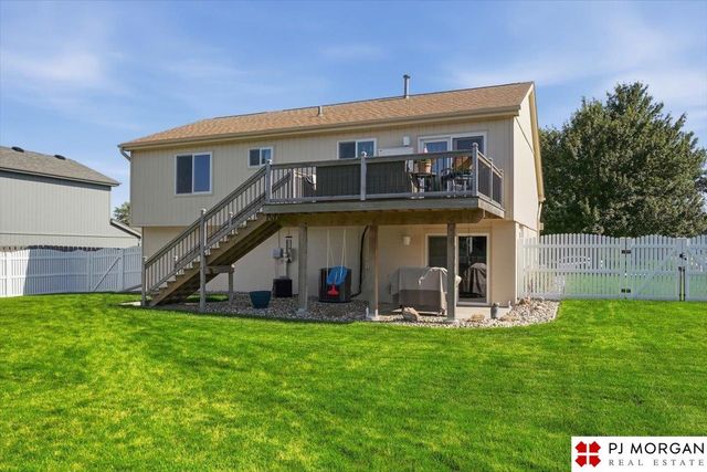 822 Clearwater Drive, Papillion, NE 68046