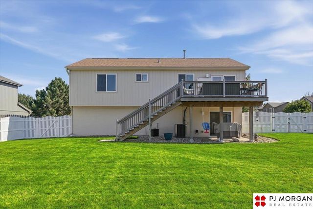 822 Clearwater Drive, Papillion, NE 68046