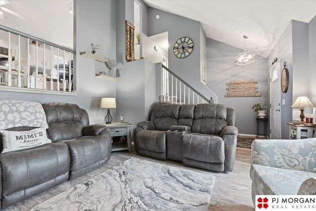 822 Clearwater Drive, Papillion, NE 68046