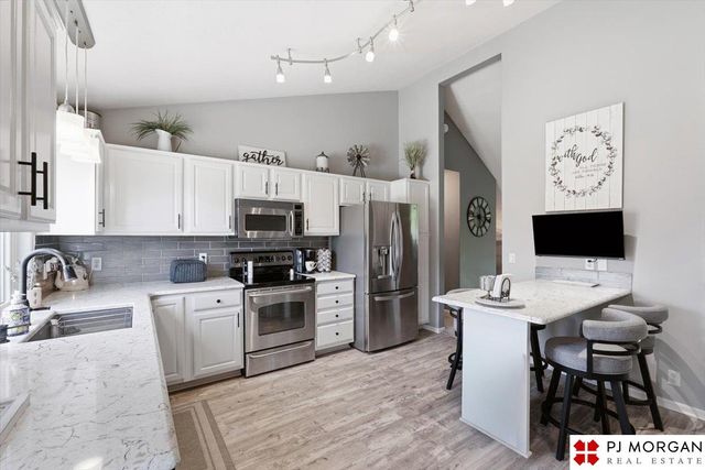 822 Clearwater Drive, Papillion, NE 68046