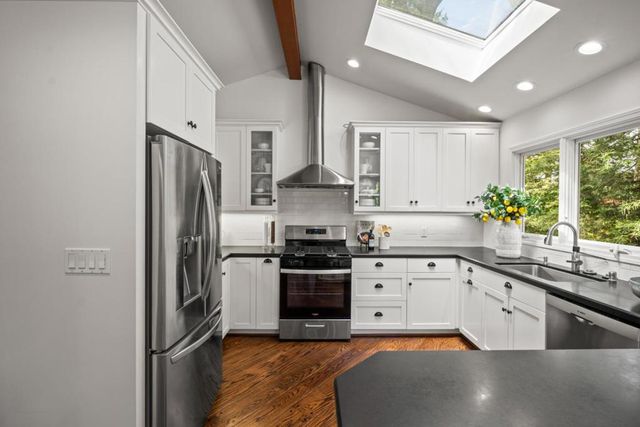 25 Woodhue Court, Redwood City, CA 94062