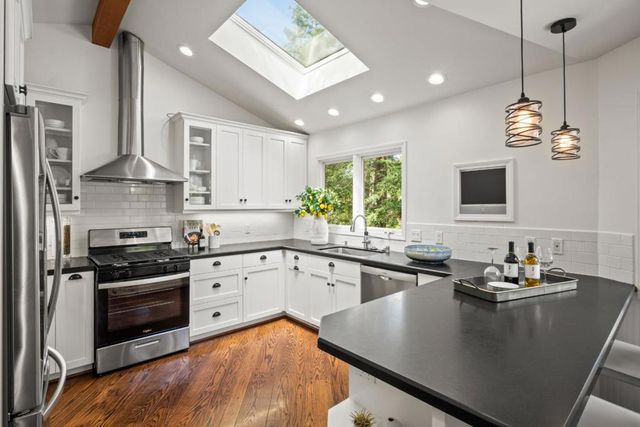 25 Woodhue Court, Redwood City, CA 94062
